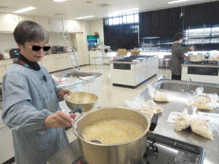 大豆の仕込みの中写真